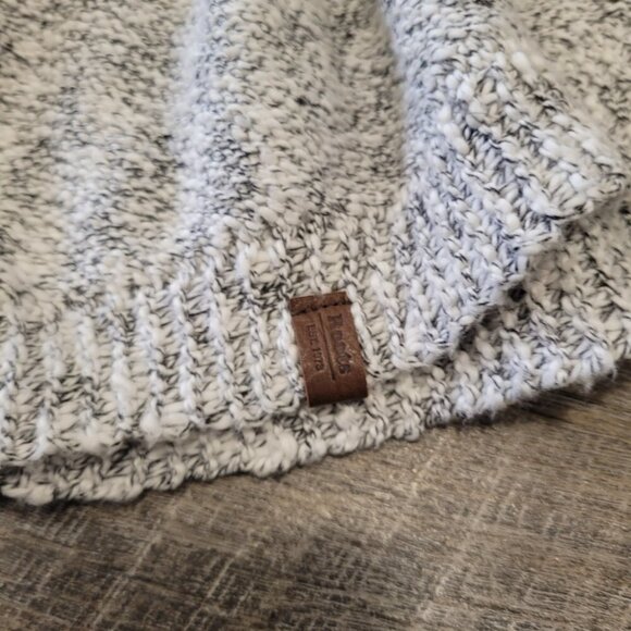 NWT ROOTS | Kids Winter Snowy Fox Poncho | Sz. L/XL - Picture 3 of 6